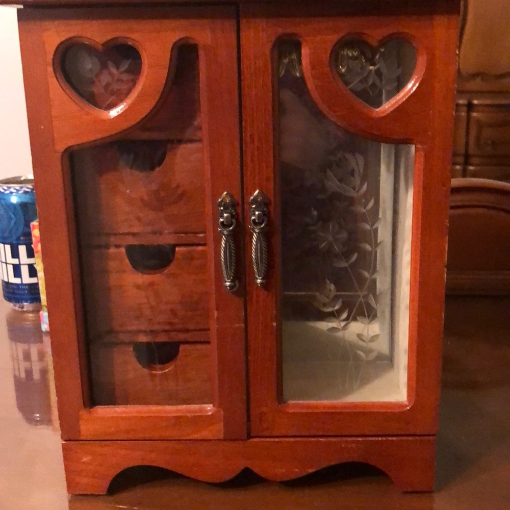 Wooden jewelry box